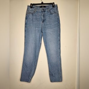 Hollister Light Wash Ultra High Rise Mom Jeans size 11R